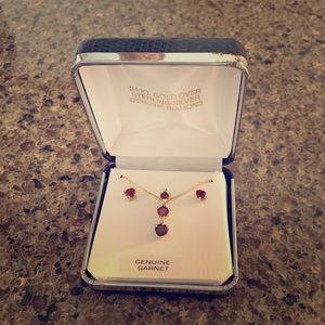 24 kr over genuine silver garnet set